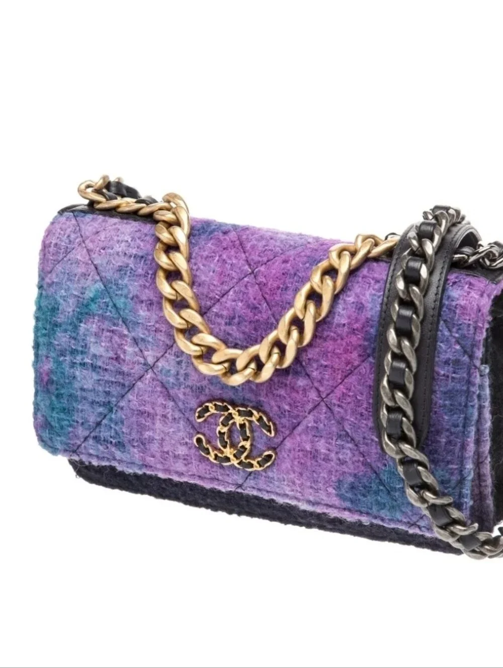 CHANEL 19 Wallet On Chain (WOC)